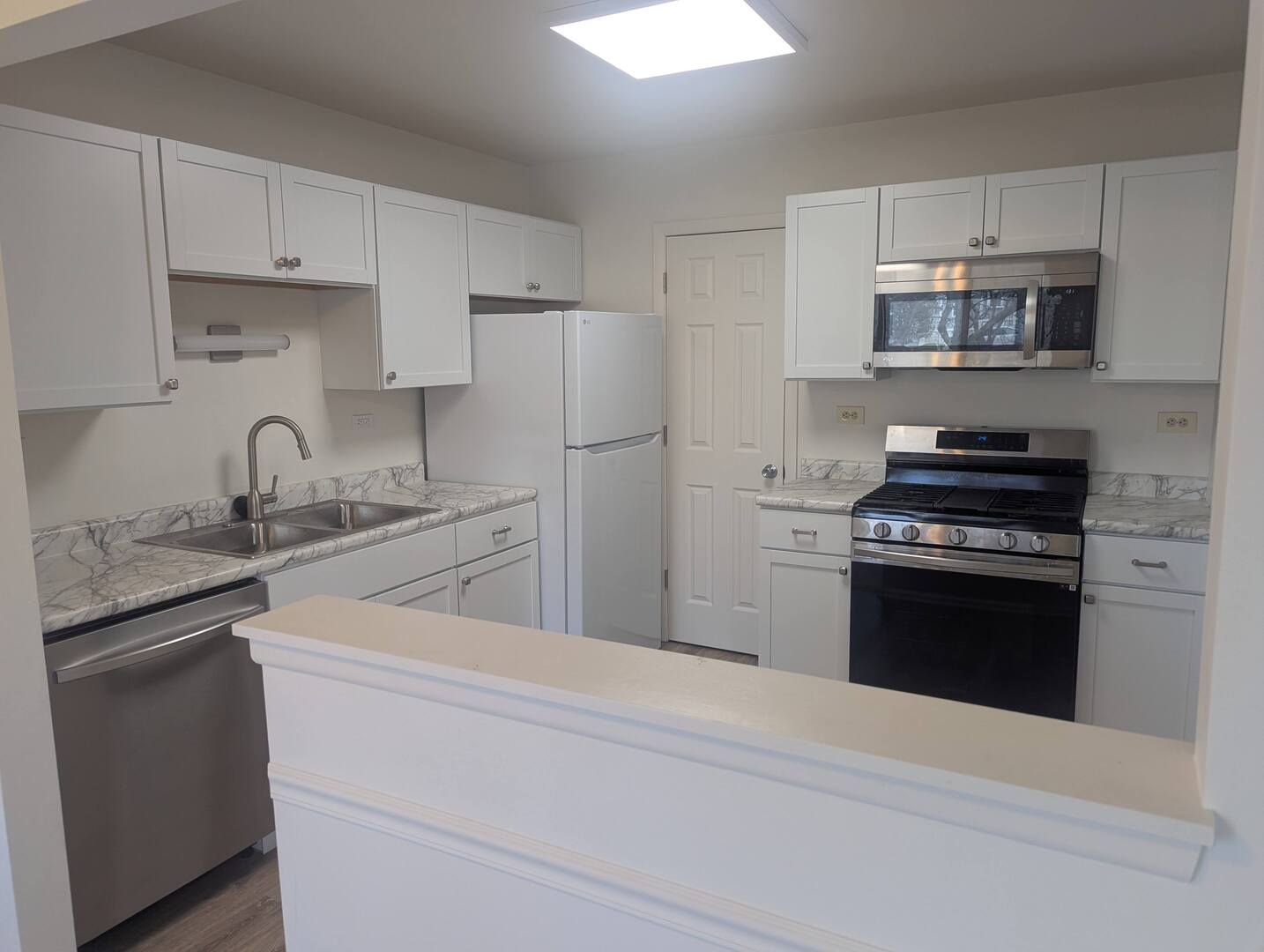 600 Eastview Court #X1, Schaumburg, IL 60193