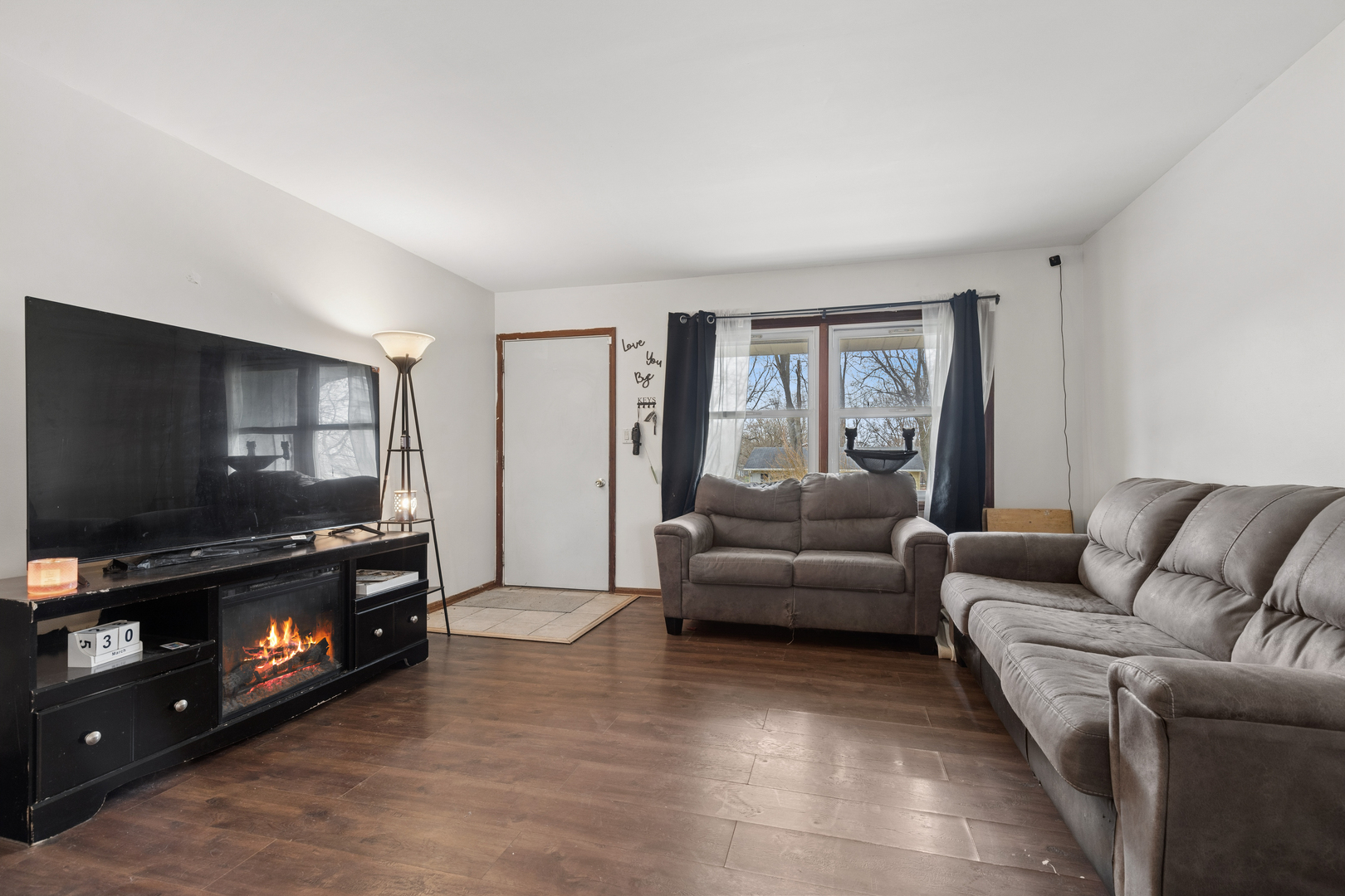 18 Mckinley Street, Lake In The Hills, IL 60156