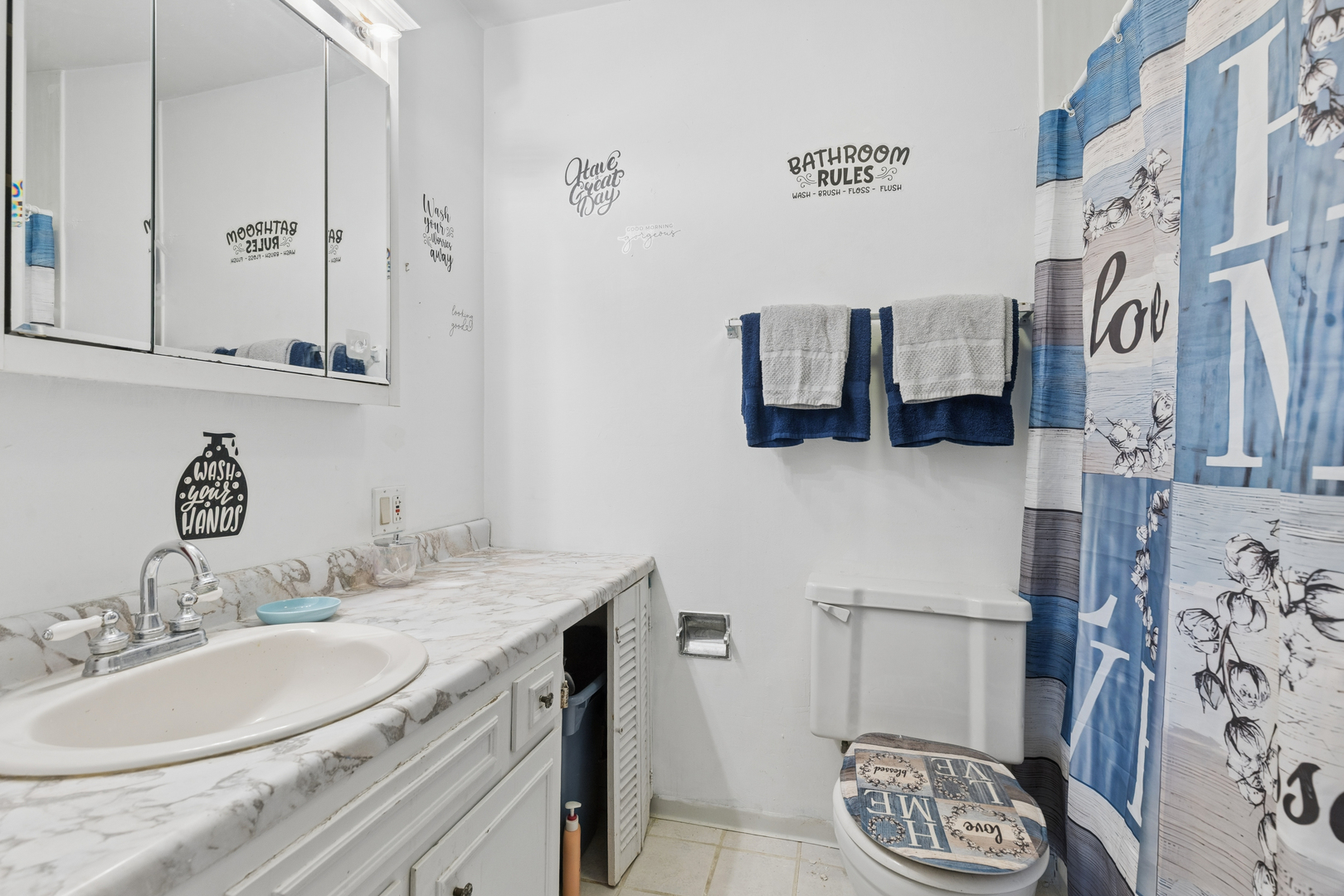 18 Mckinley Street, Lake In The Hills, IL 60156