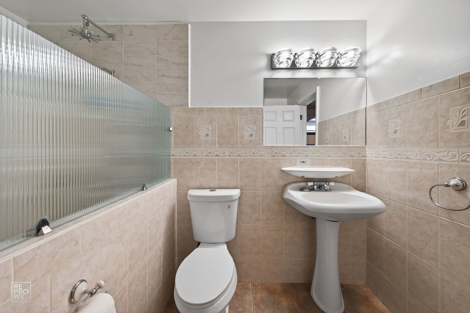 221 E Grantley Avenue, Elmhurst, IL 60126