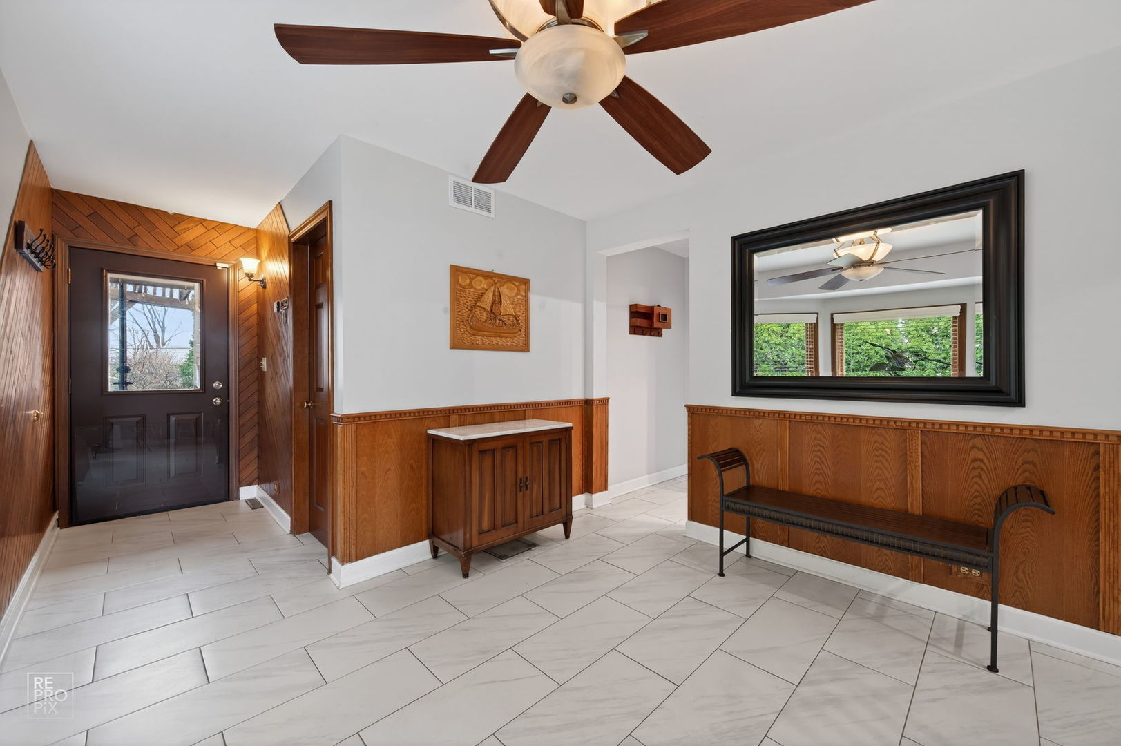 221 E Grantley Avenue, Elmhurst, IL 60126