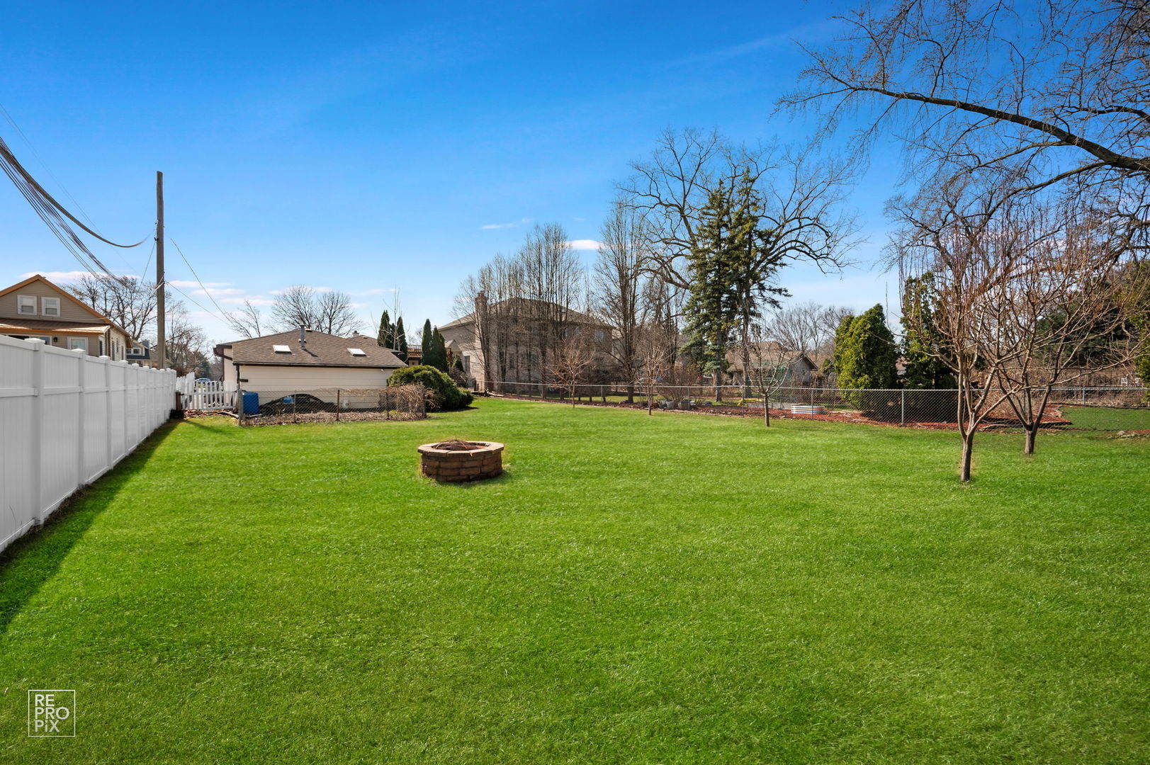 221 E Grantley Avenue, Elmhurst, IL 60126