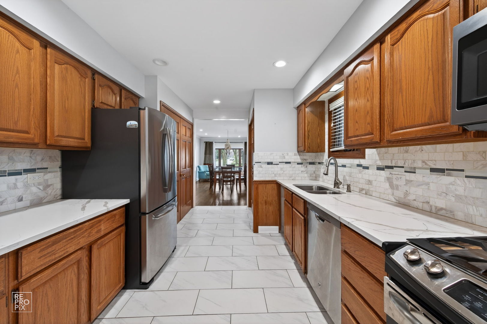 221 E Grantley Avenue, Elmhurst, IL 60126