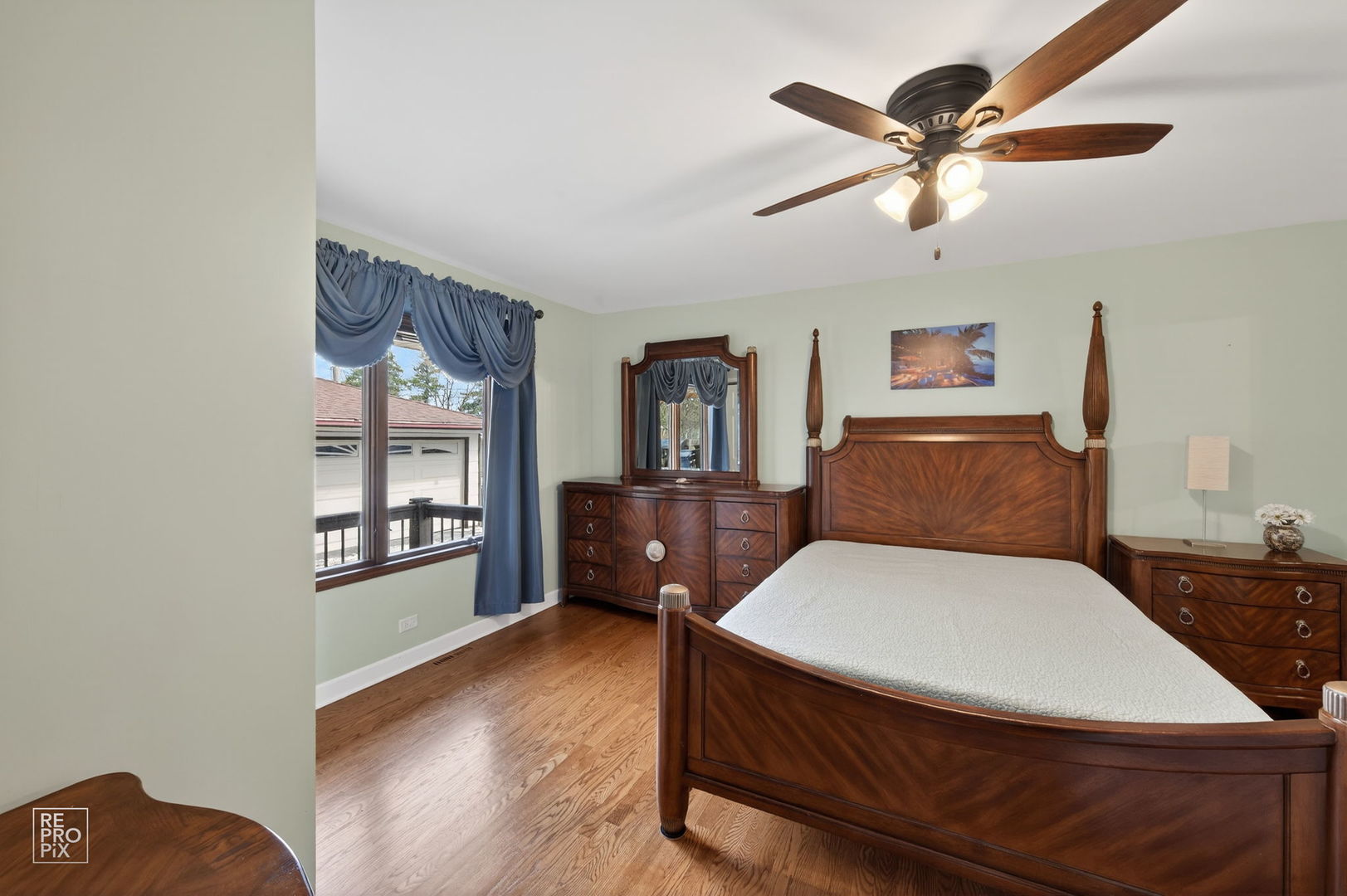 221 E Grantley Avenue, Elmhurst, IL 60126