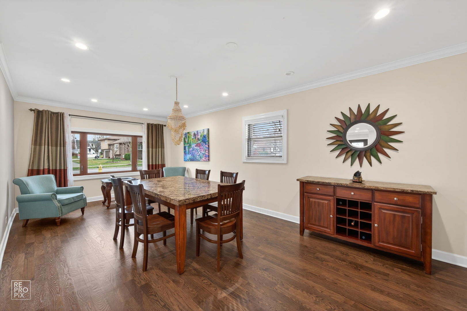 221 E Grantley Avenue, Elmhurst, IL 60126