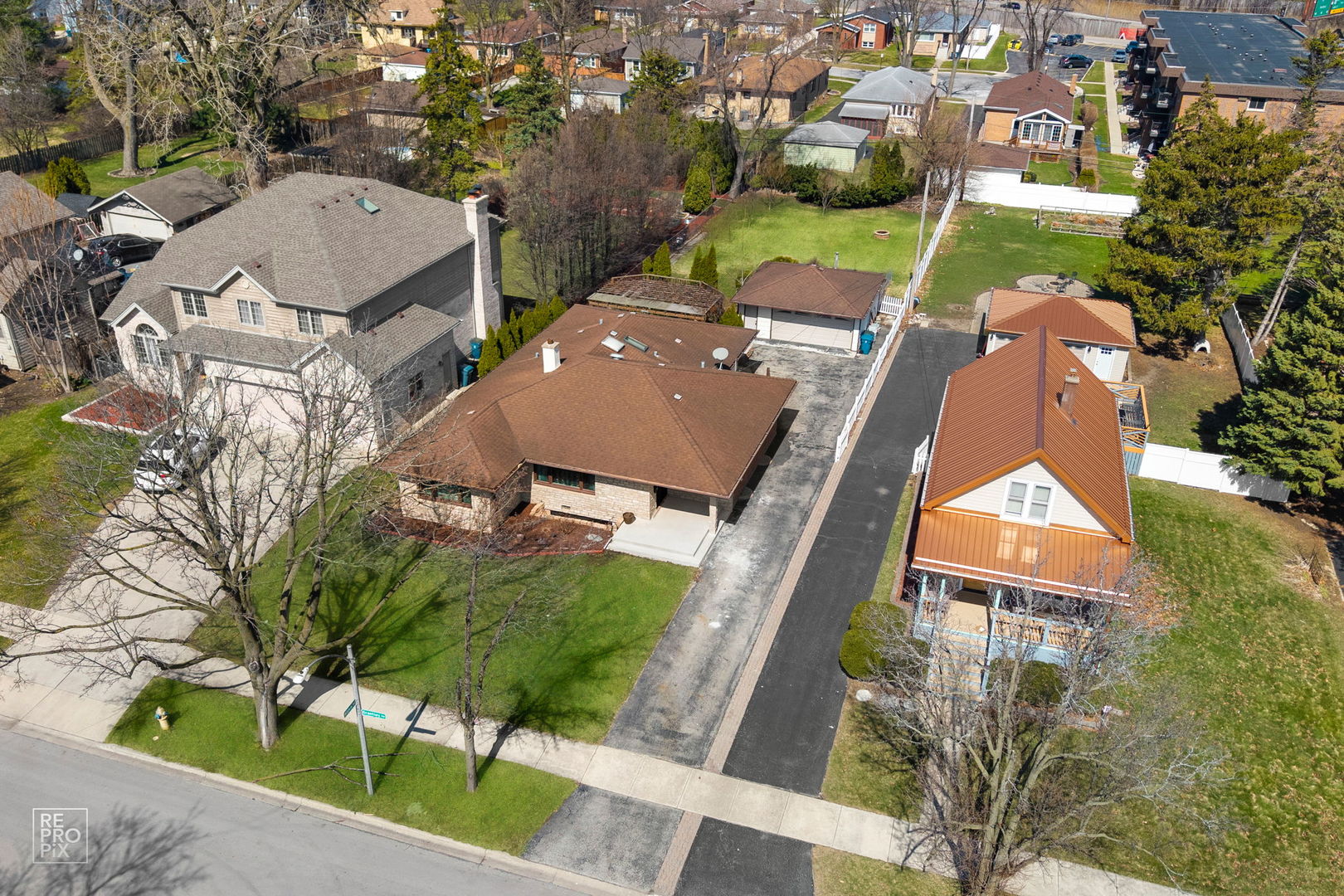 221 E Grantley Avenue, Elmhurst, IL 60126