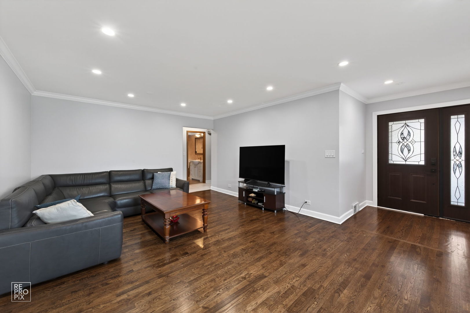 221 E Grantley Avenue, Elmhurst, IL 60126