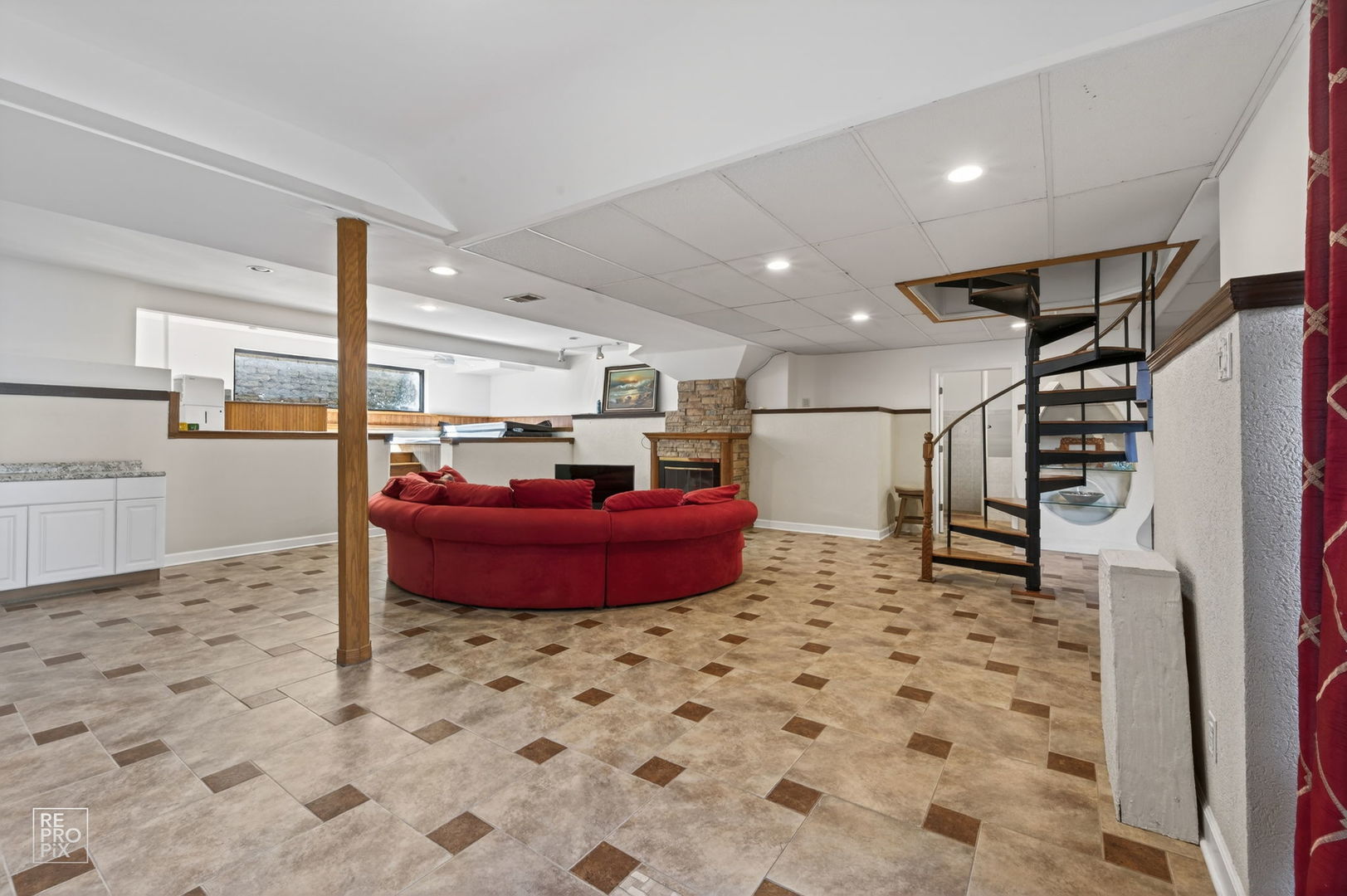 221 E Grantley Avenue, Elmhurst, IL 60126