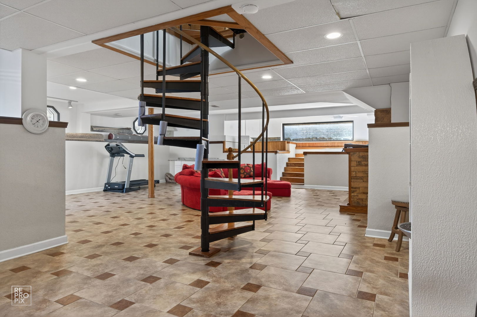 221 E Grantley Avenue, Elmhurst, IL 60126