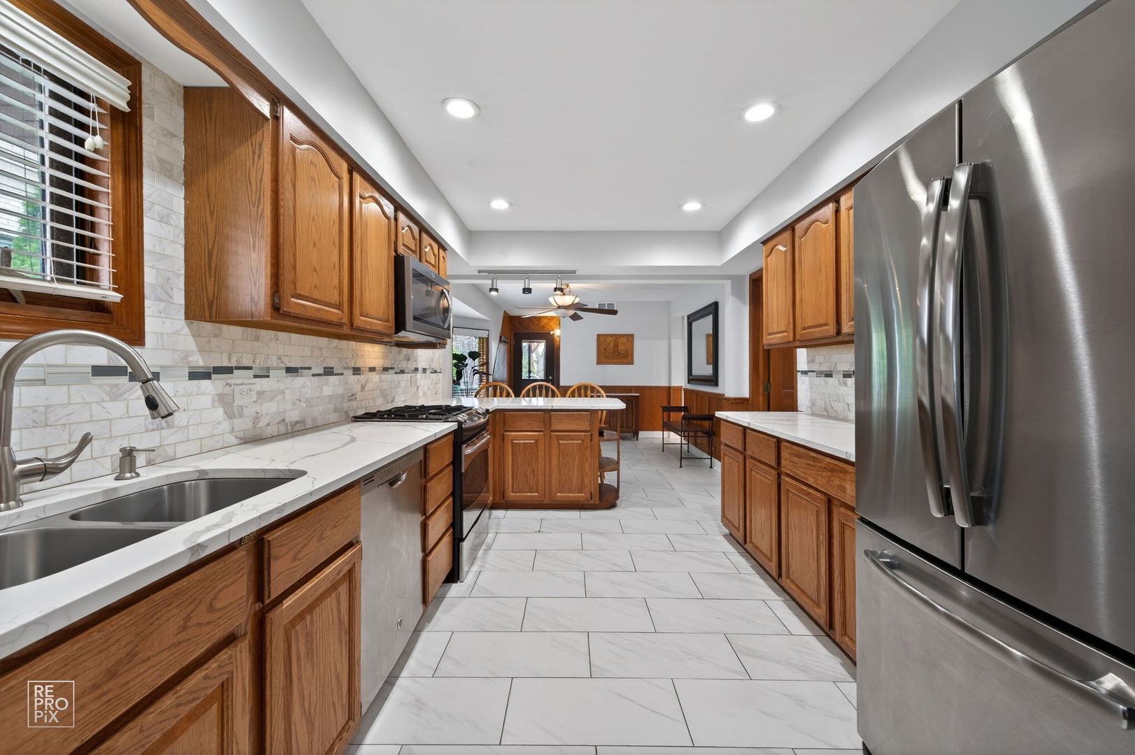 221 E Grantley Avenue, Elmhurst, IL 60126