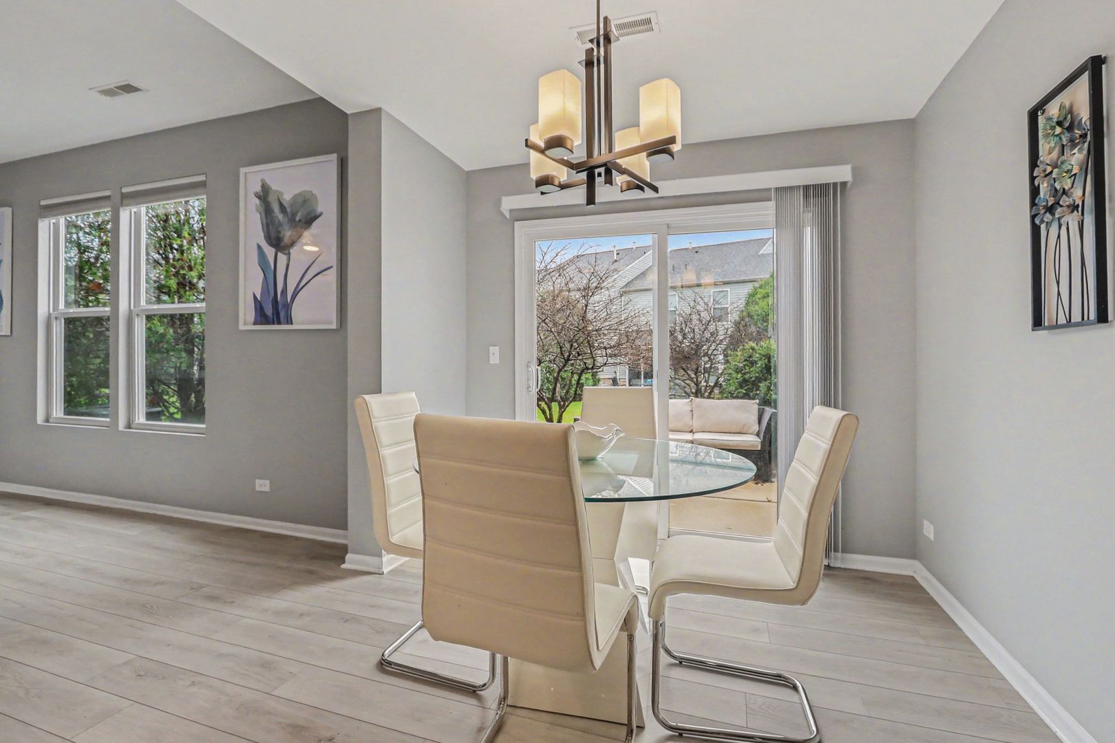 102 Devoe Drive #102, Oswego, IL 60543