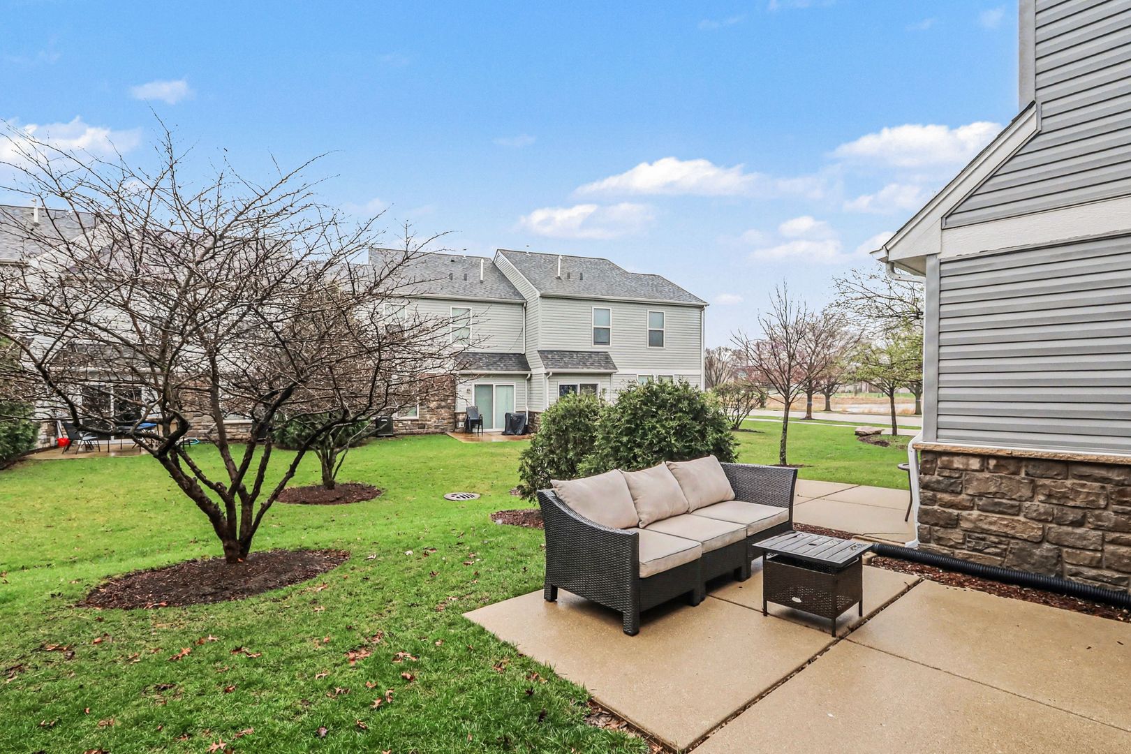 102 Devoe Drive #102, Oswego, IL 60543