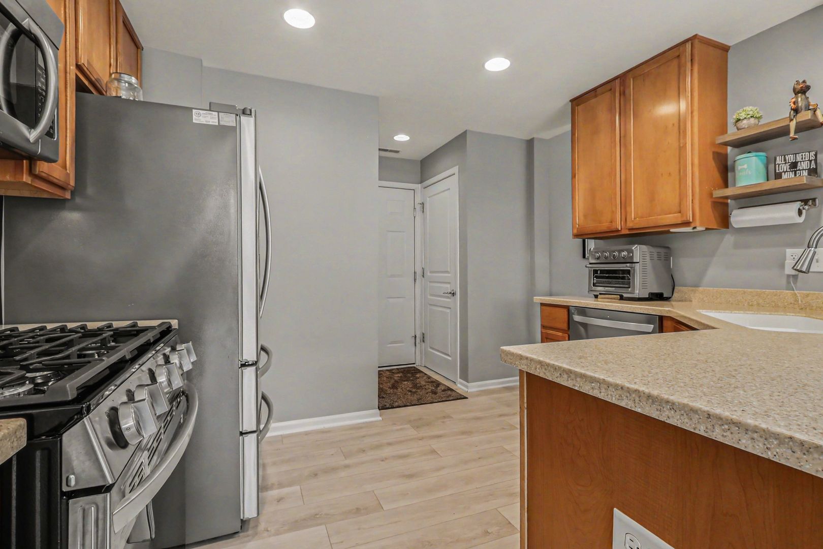 102 Devoe Drive #102, Oswego, IL 60543