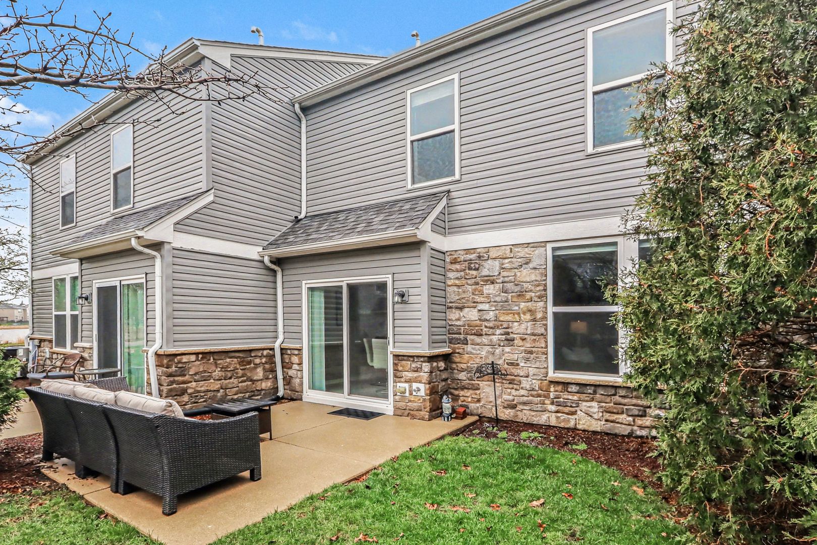 102 Devoe Drive #102, Oswego, IL 60543