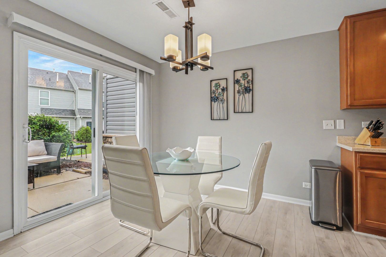 102 Devoe Drive #102, Oswego, IL 60543