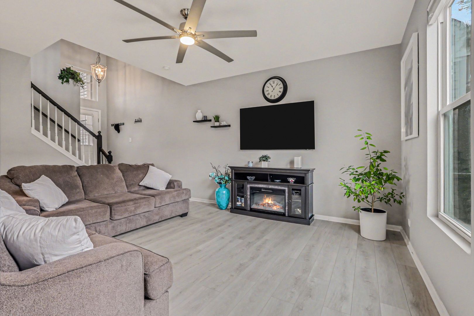 102 Devoe Drive #102, Oswego, IL 60543