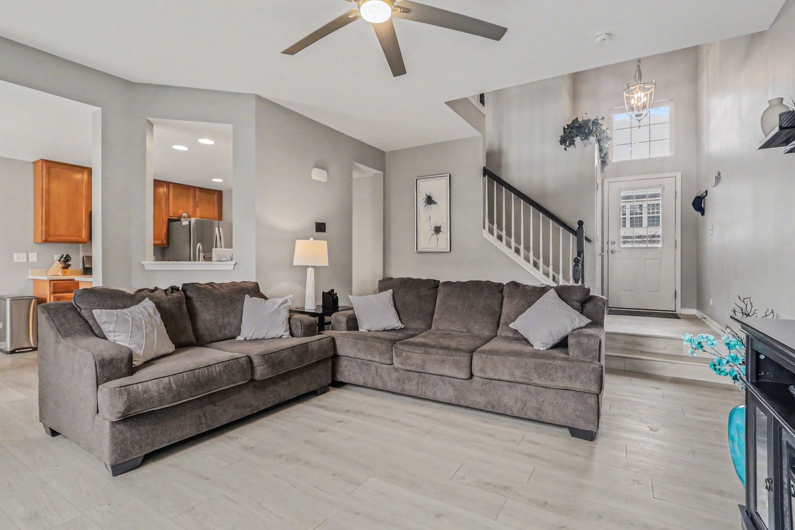 102 Devoe Drive #102, Oswego, IL 60543