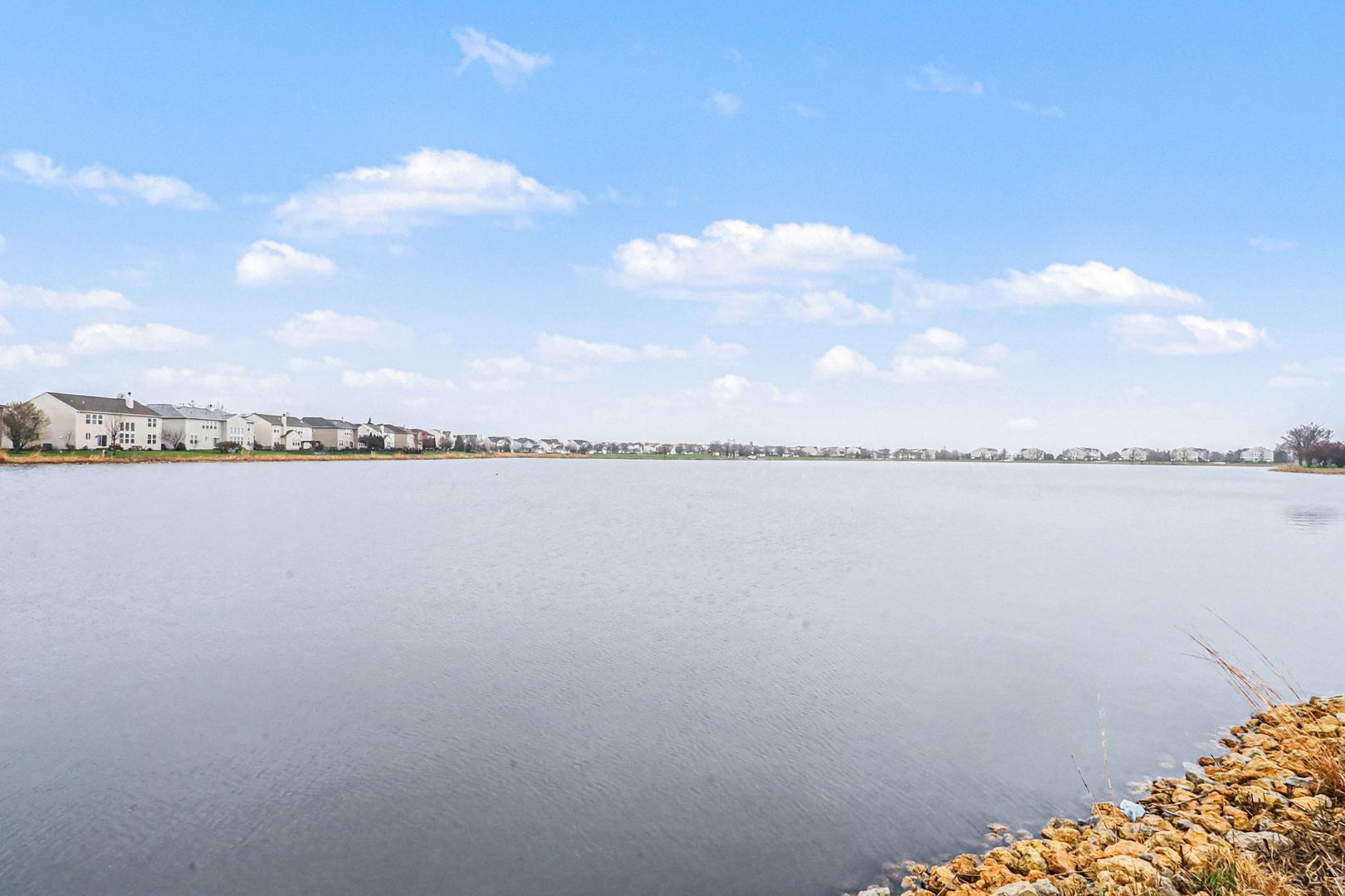 102 Devoe Drive #102, Oswego, IL 60543