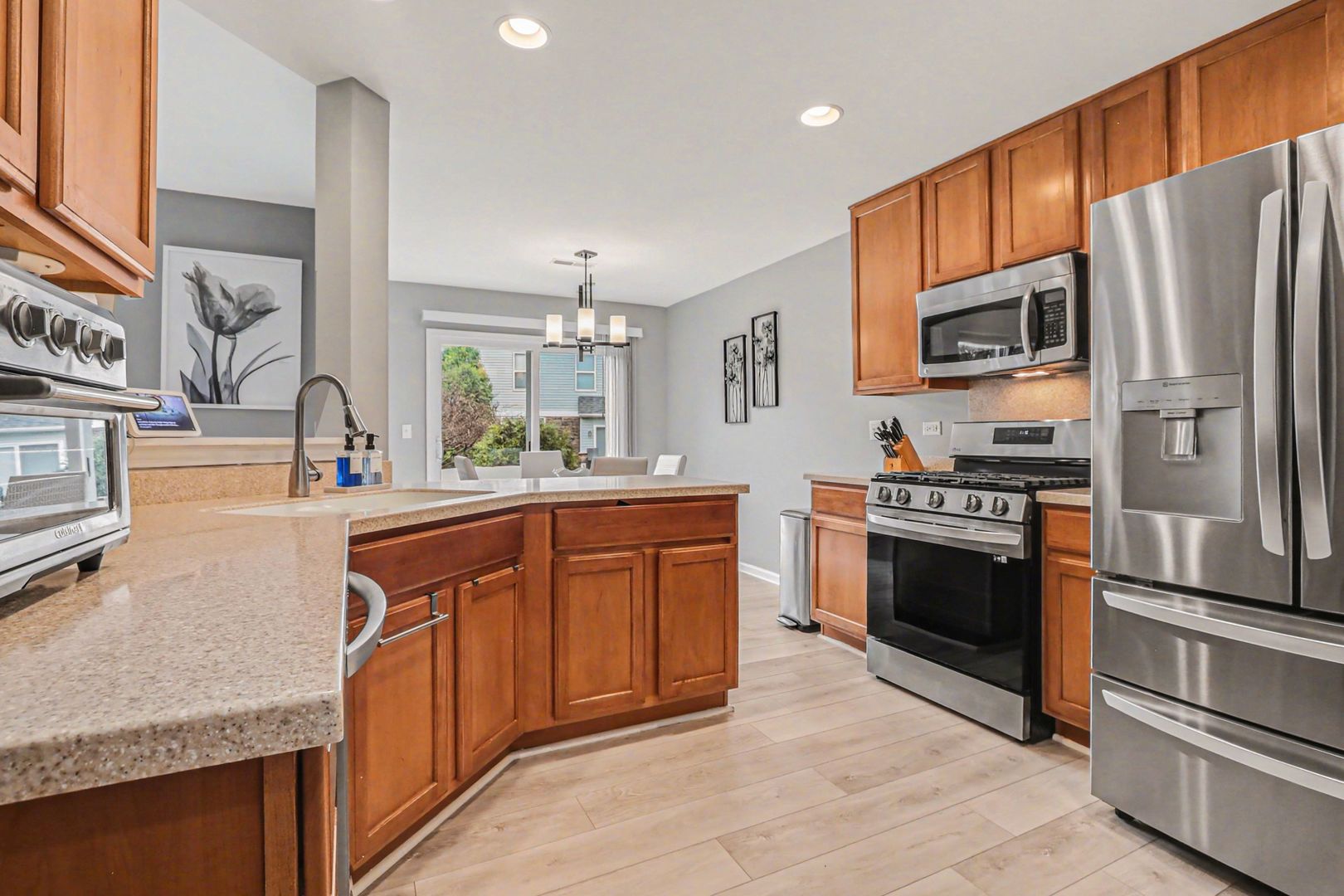 102 Devoe Drive #102, Oswego, IL 60543