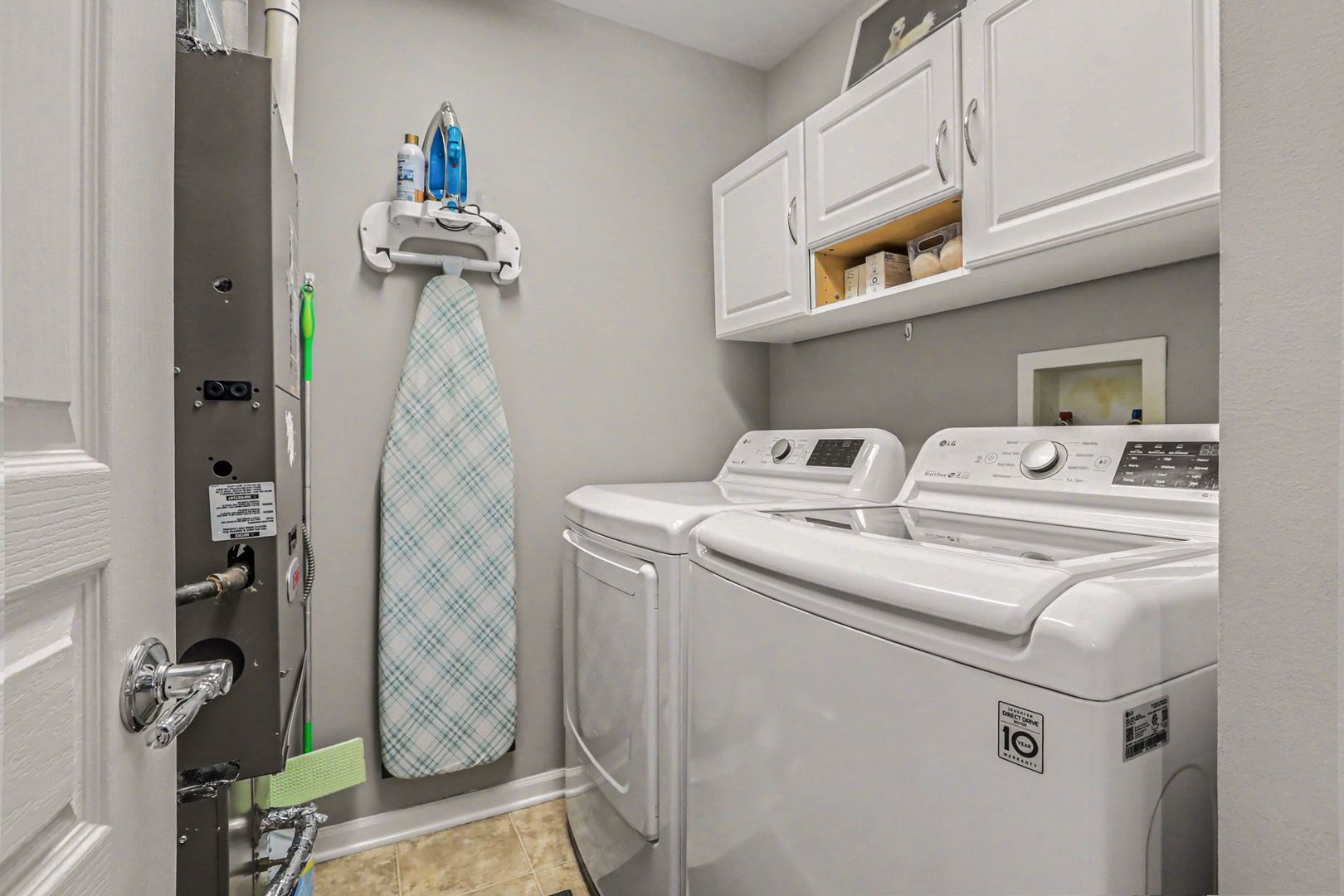 102 Devoe Drive #102, Oswego, IL 60543