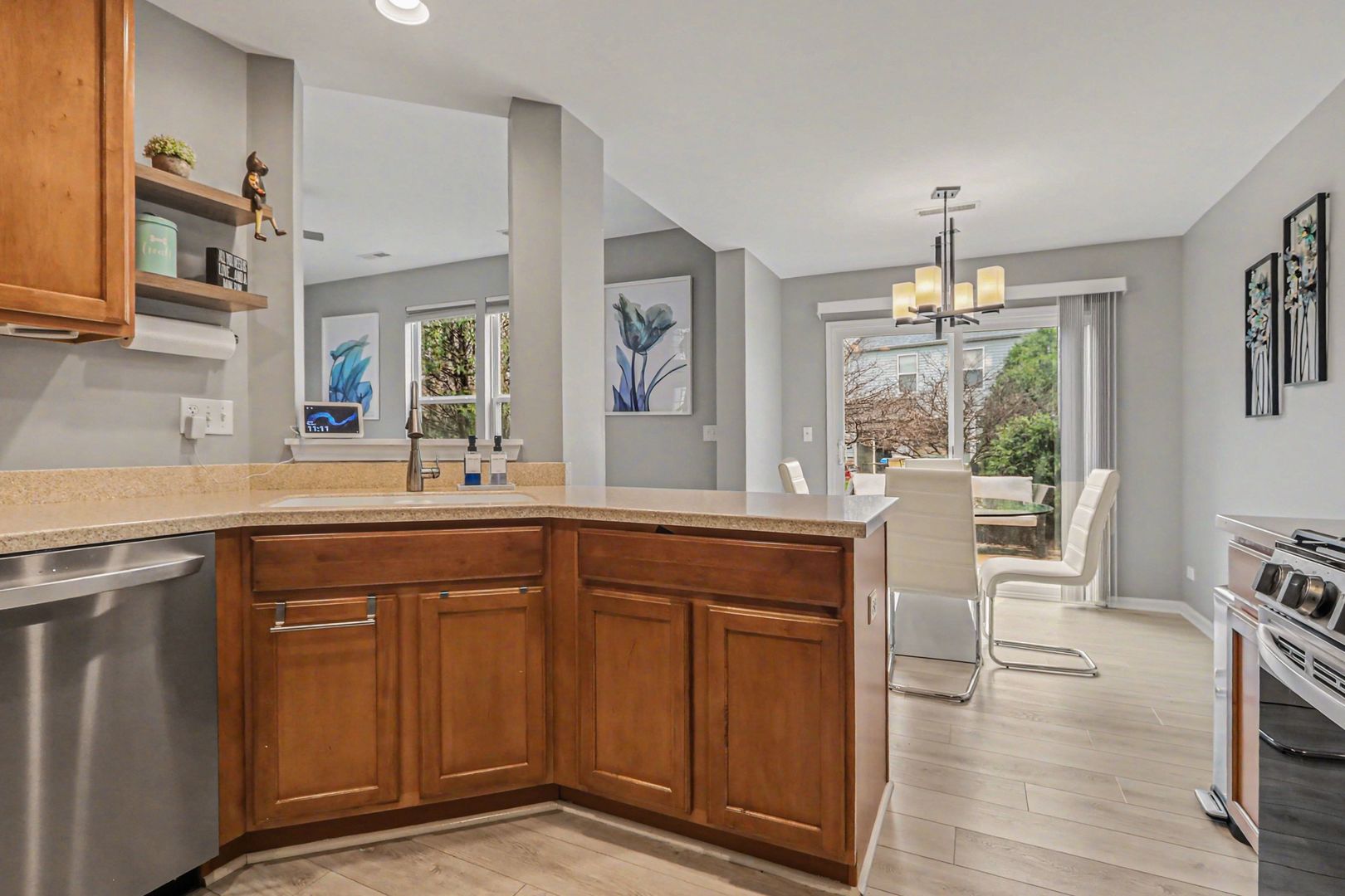 102 Devoe Drive #102, Oswego, IL 60543