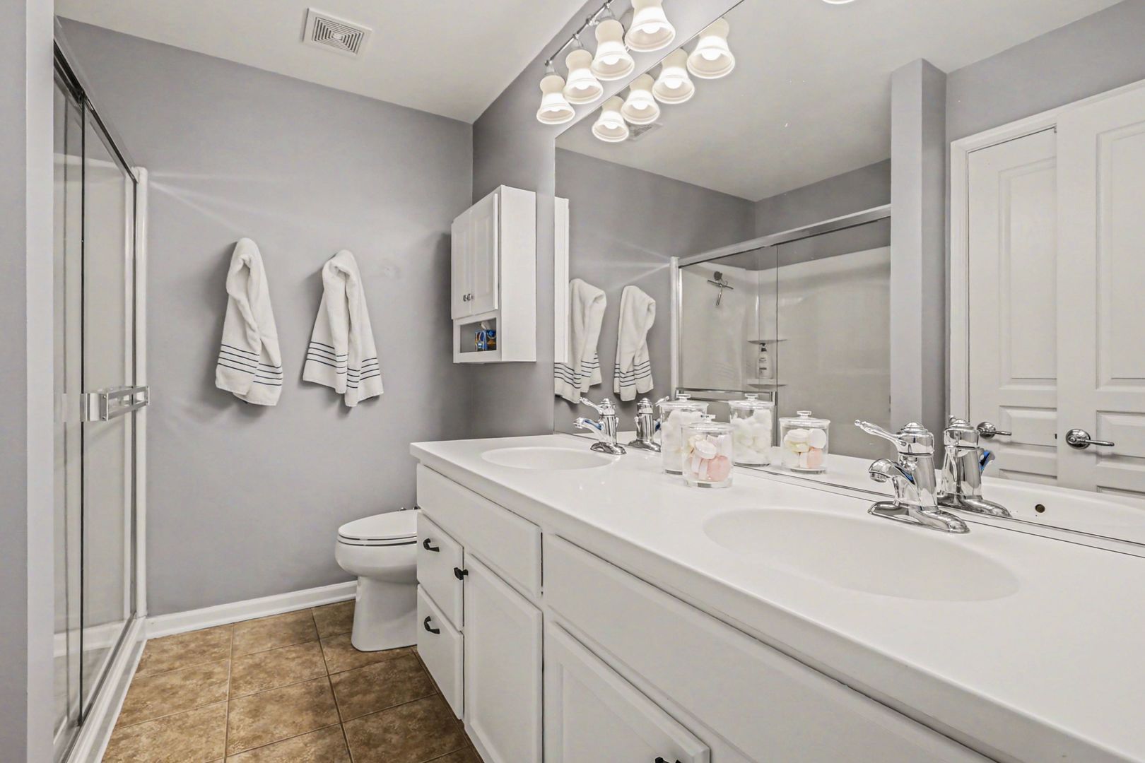 102 Devoe Drive #102, Oswego, IL 60543