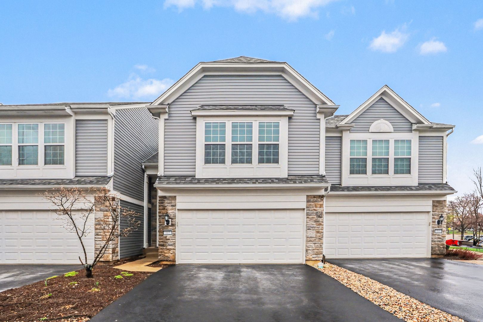 102 Devoe Drive #102, Oswego, IL 60543