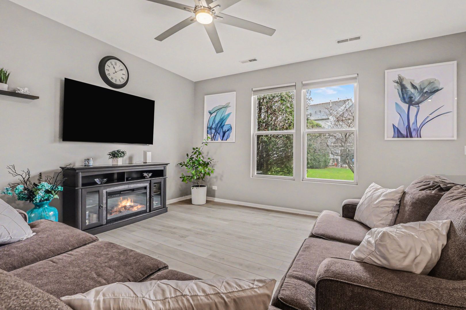 102 Devoe Drive #102, Oswego, IL 60543