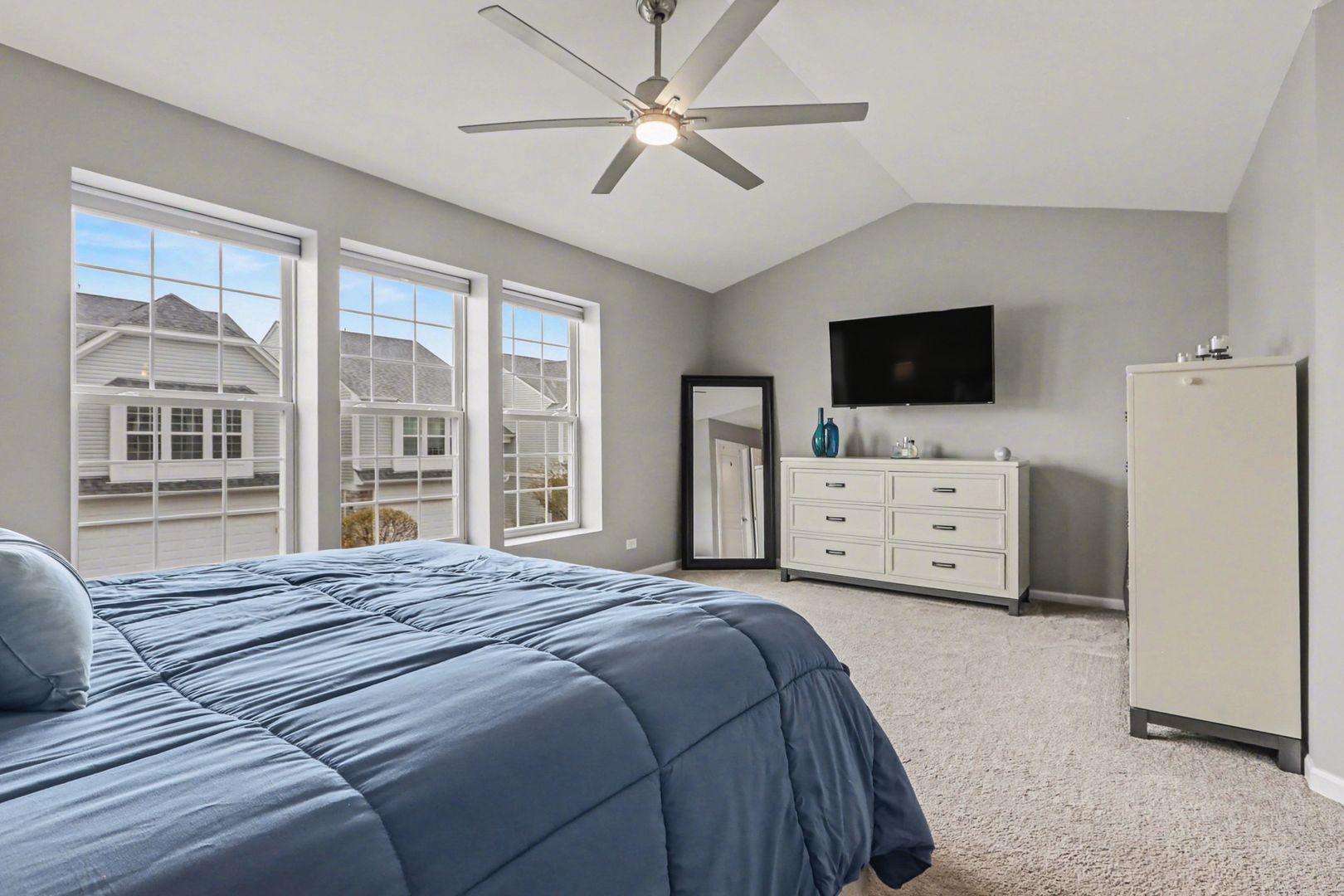 102 Devoe Drive #102, Oswego, IL 60543