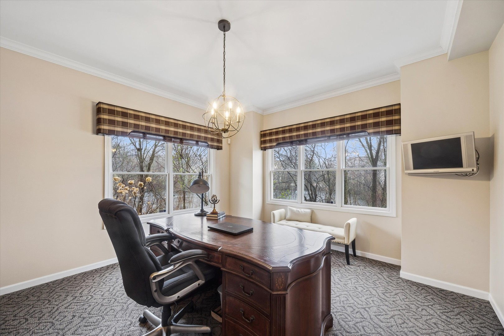 9025 Darien Woods Court, Darien, IL 60561