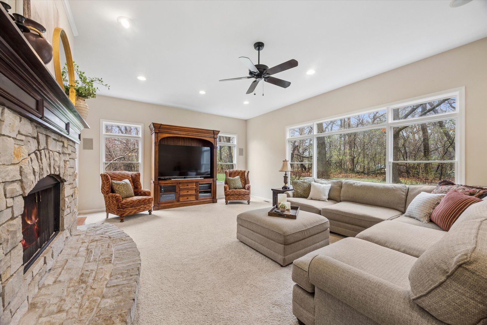 9025 Darien Woods Court, Darien, IL 60561