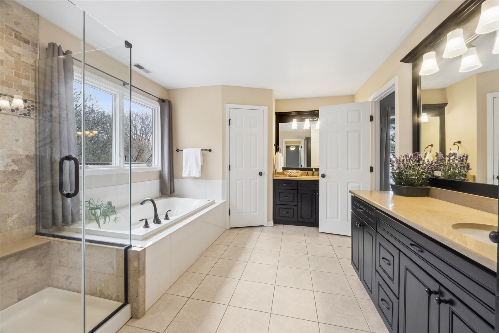 9025 Darien Woods Court, Darien, IL 60561