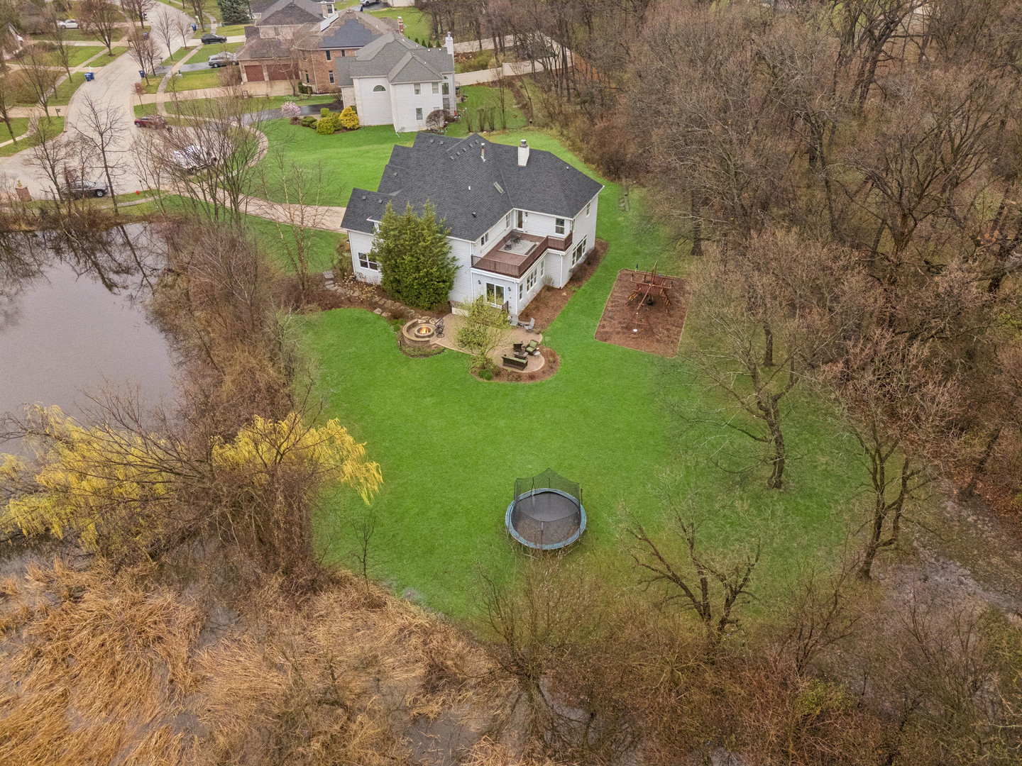 9025 Darien Woods Court, Darien, IL 60561