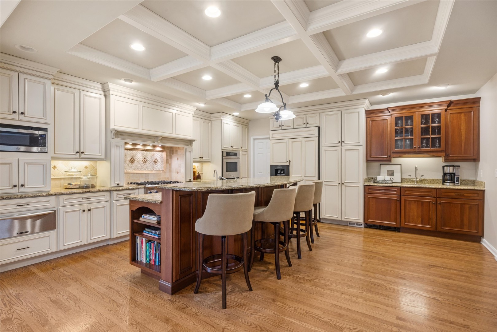 9025 Darien Woods Court, Darien, IL 60561