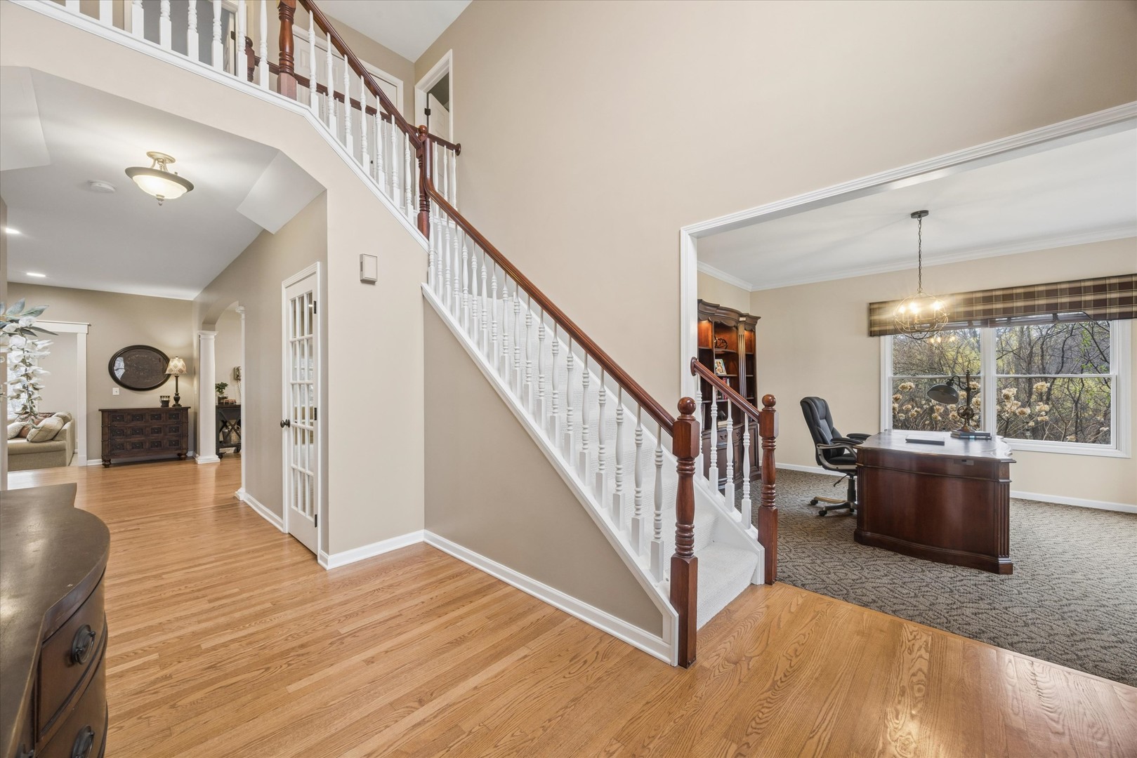 9025 Darien Woods Court, Darien, IL 60561