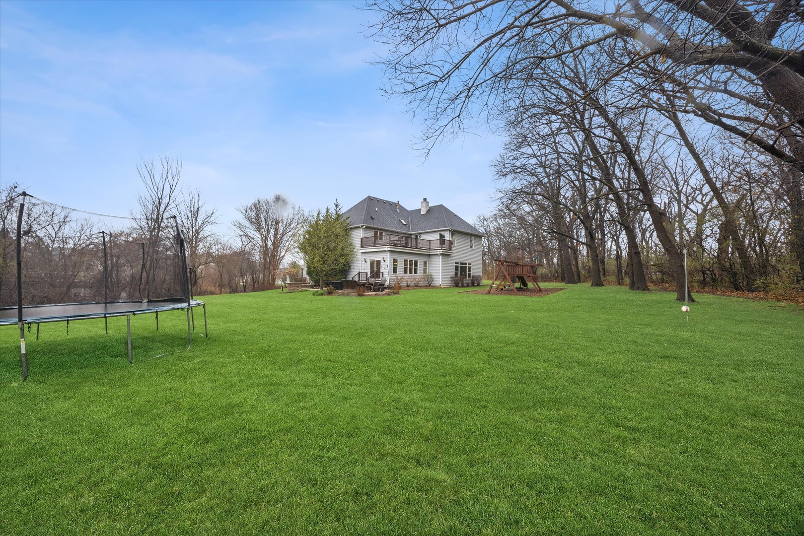 9025 Darien Woods Court, Darien, IL 60561