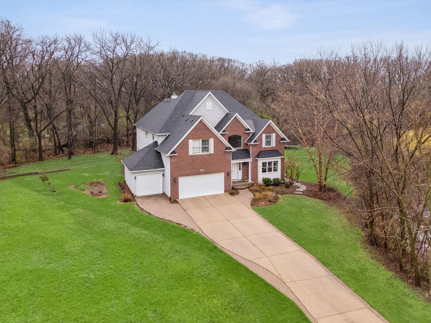 9025 Darien Woods Court, Darien, IL 60561