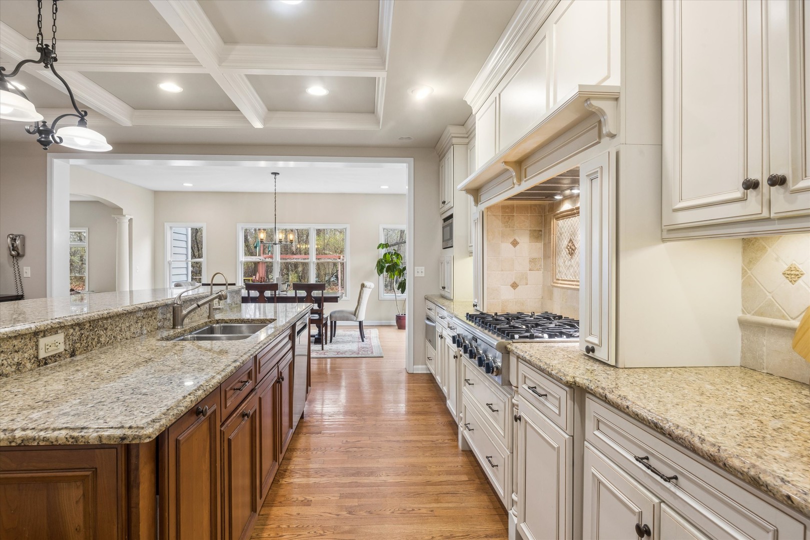 9025 Darien Woods Court, Darien, IL 60561