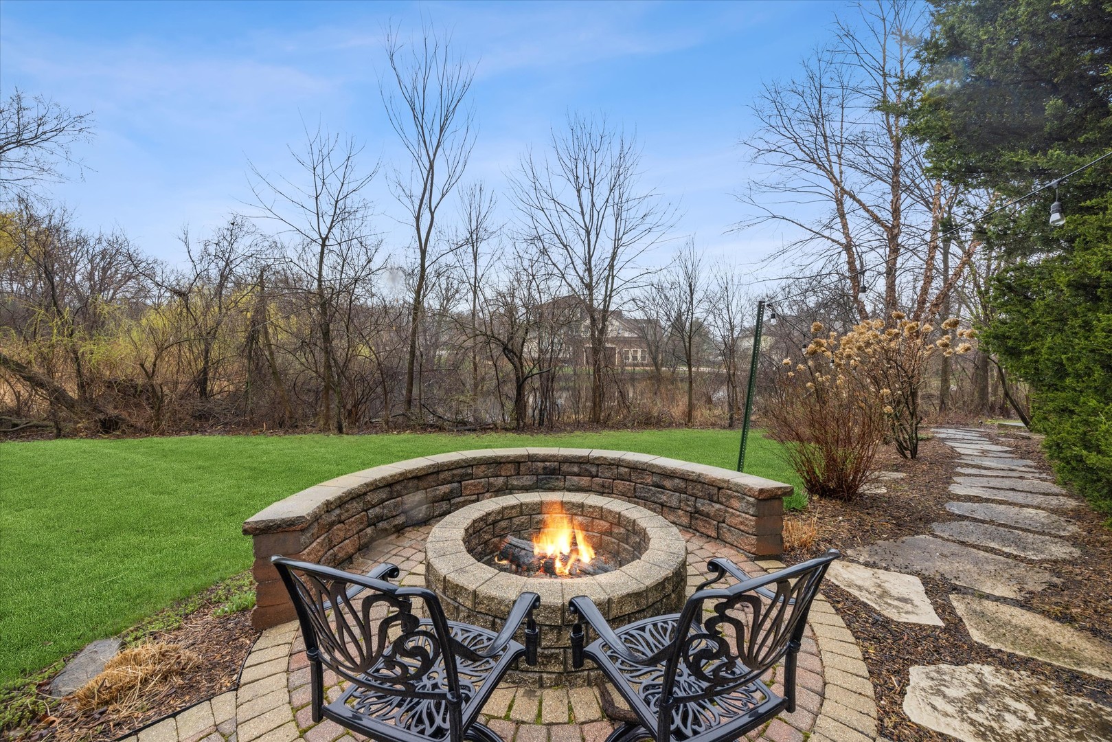 9025 Darien Woods Court, Darien, IL 60561