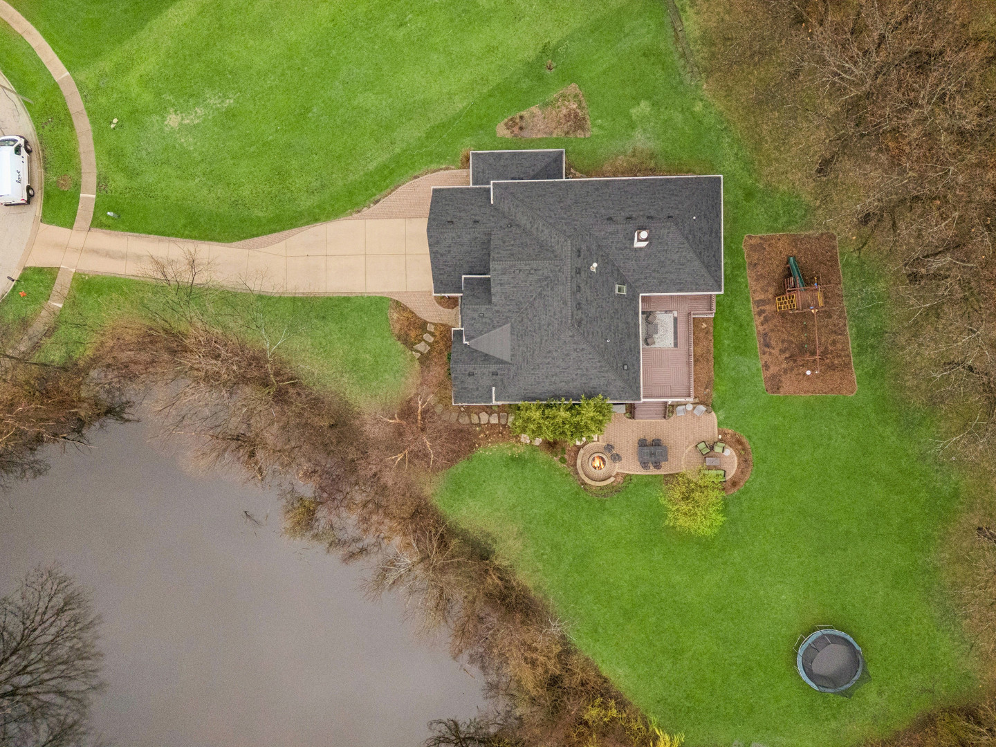 9025 Darien Woods Court, Darien, IL 60561