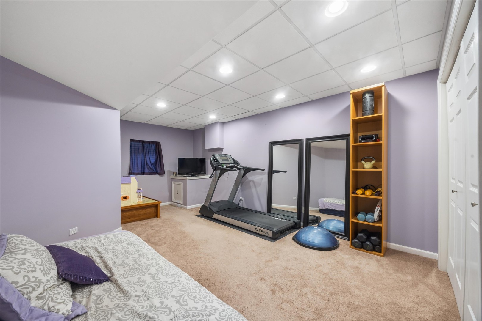 9025 Darien Woods Court, Darien, IL 60561