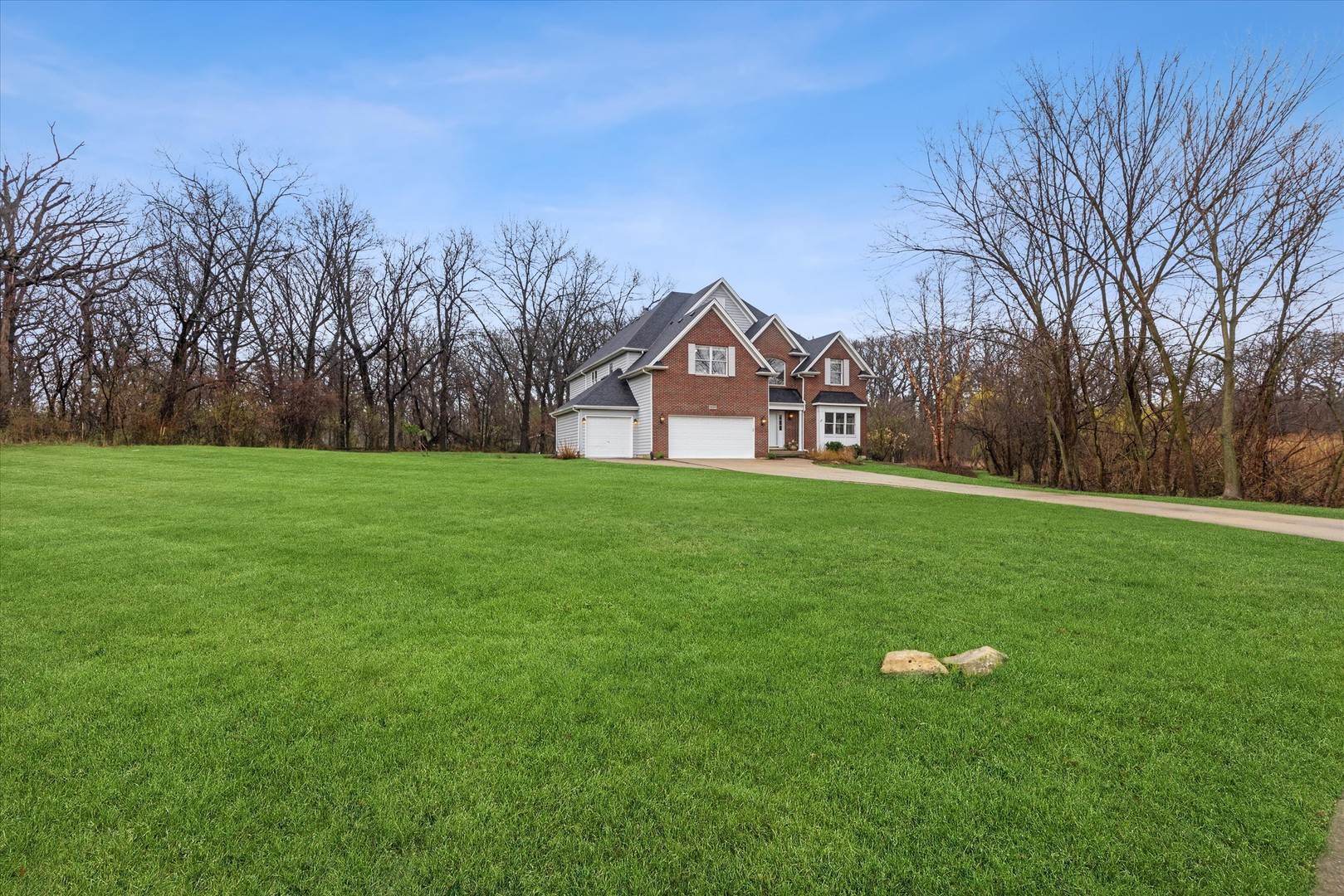 9025 Darien Woods Court, Darien, IL 60561