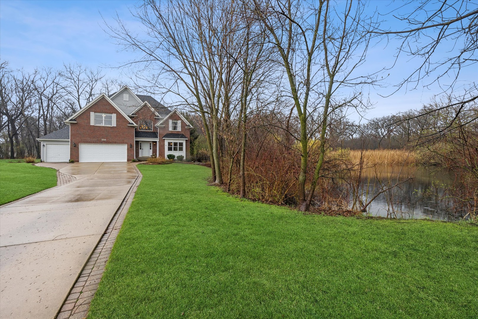 9025 Darien Woods Court, Darien, IL 60561