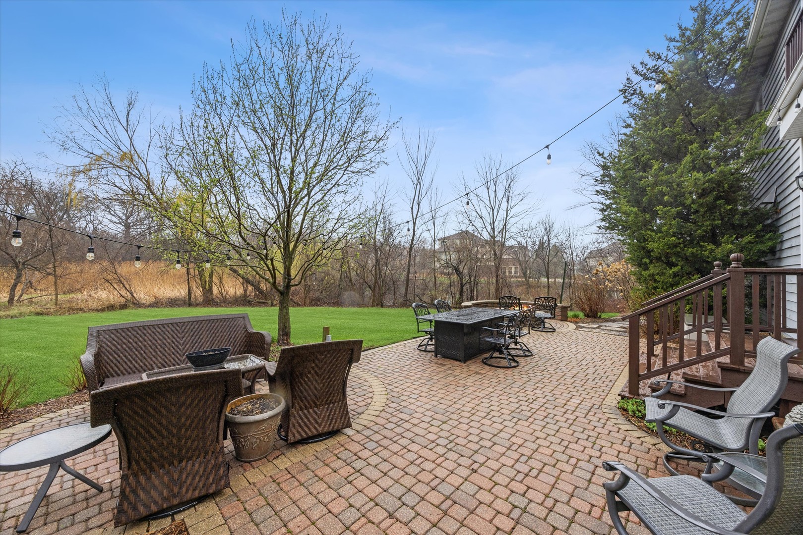 9025 Darien Woods Court, Darien, IL 60561