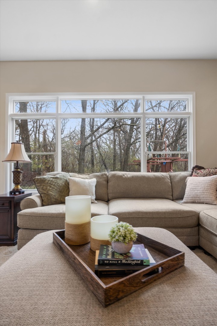 9025 Darien Woods Court, Darien, IL 60561