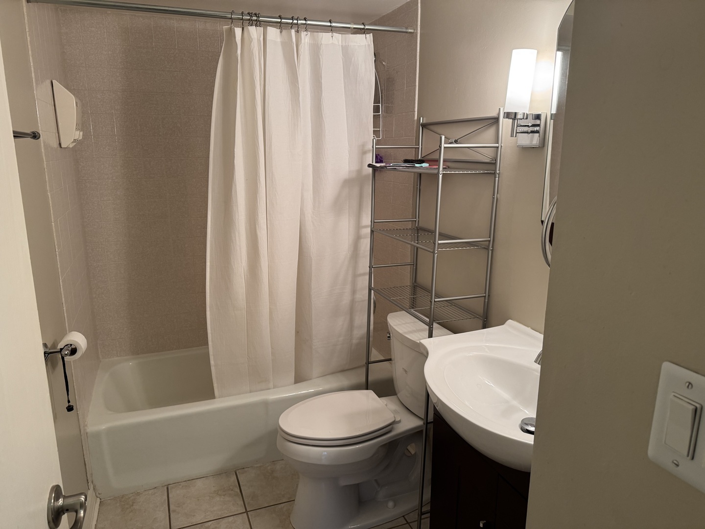 344 Sheridan Drive #1C, Willowbrook, IL 60527