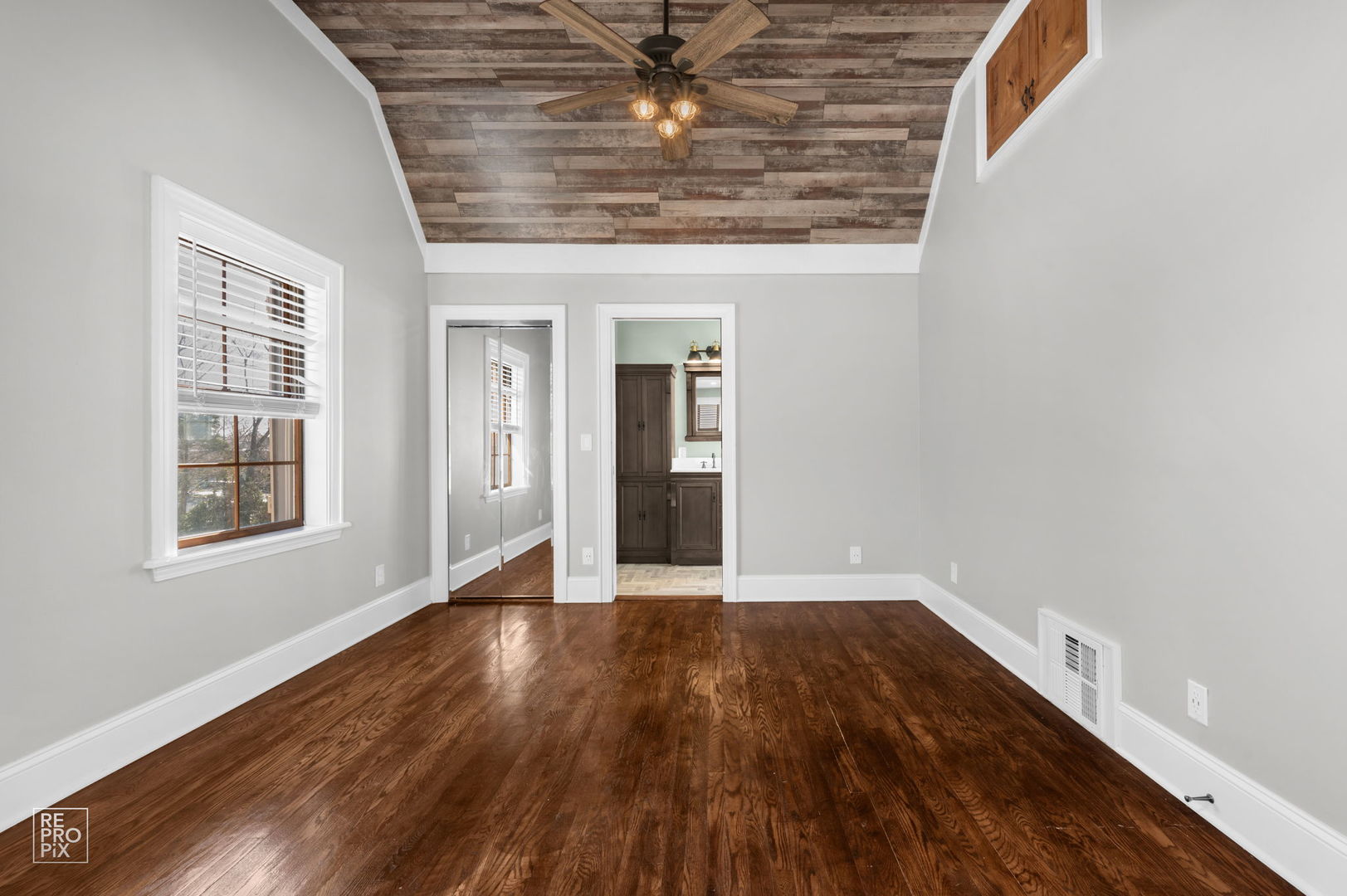 120 E Fremont Avenue, Elmhurst, IL 60126