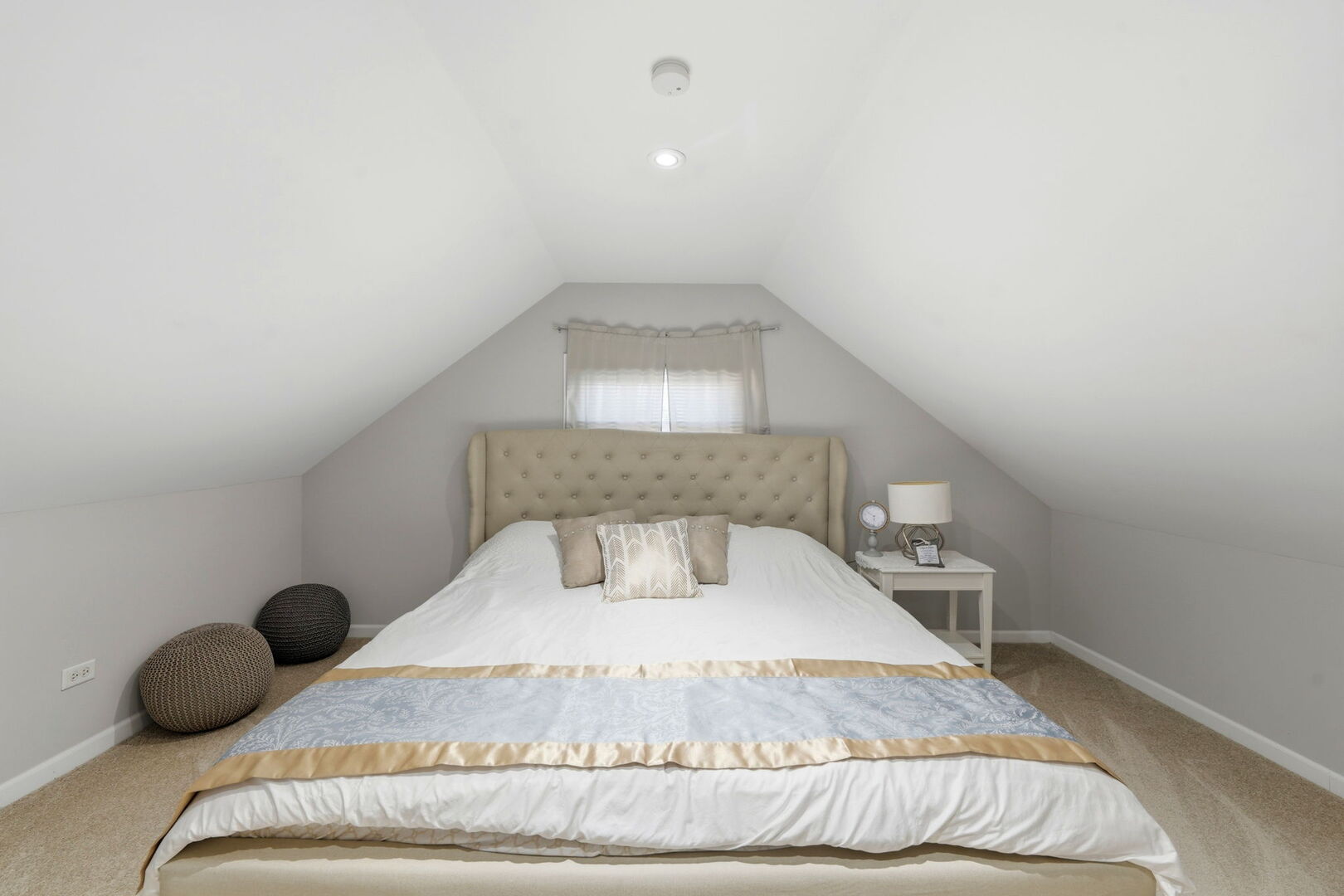 5135 W Melrose Street, Chicago, IL 60641