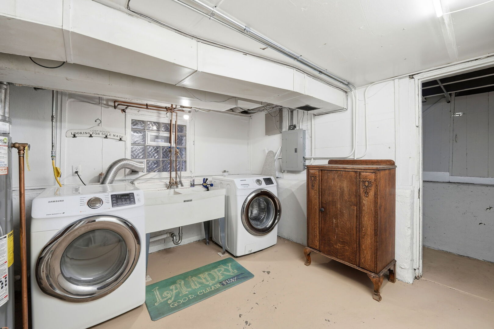 5135 W Melrose Street, Chicago, IL 60641