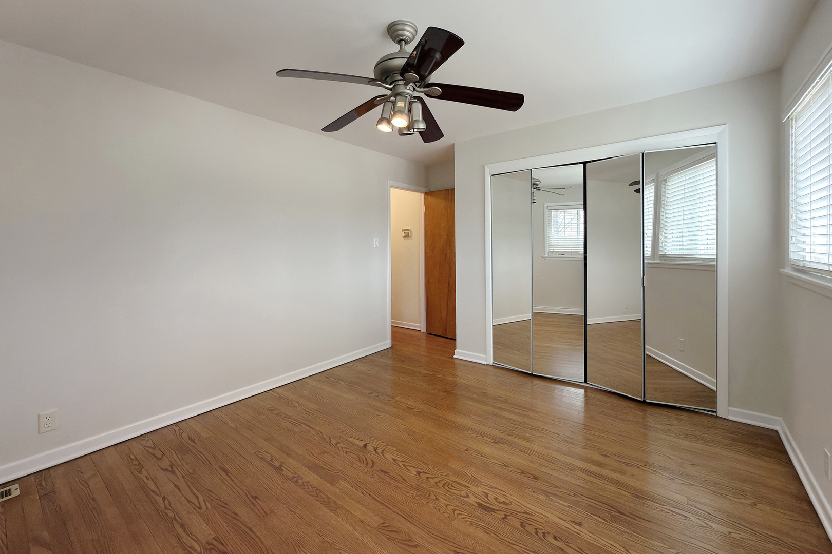 240 Hatlen Avenue, Mount Prospect, IL 60056